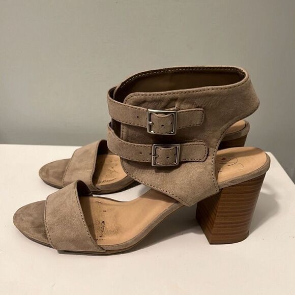 Heart in D Women's Taupe Suede Double Ankle Strap Block Heel Sandal Size 8 - Picture 2 of 14